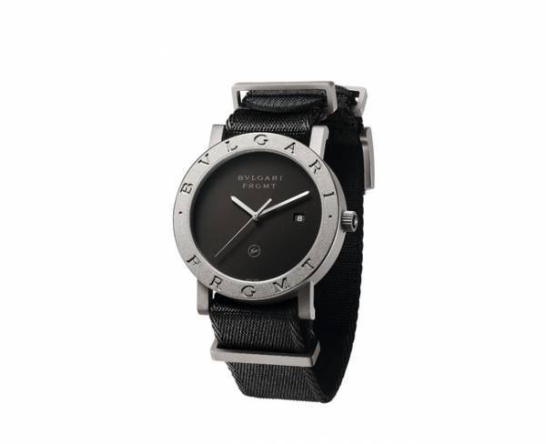 「BVLGARI」と「FRGMT」の刻印。フラグメントとブルガリがコラボした日本限定のタイムピース