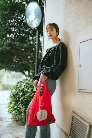 おしゃれな人が使ってるエコバッグがみたい! モデル・植村麻由のエコバッグコーデ