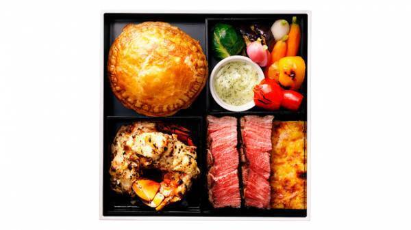 大晦日と元日の2日間に渡って楽しめる3つのお重。DEAN & DELUCAとっておきのおせちの予約開始