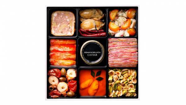 大晦日と元日の2日間に渡って楽しめる3つのお重。DEAN & DELUCAとっておきのおせちの予約開始
