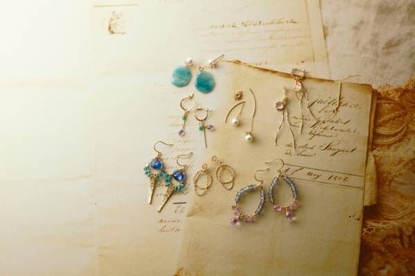 pierced earrings 17,000yen～ charm 12,000yen～