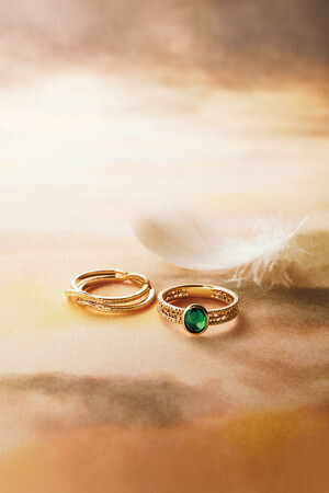 アガットから大空へはばたく羽をモチーフにした2020冬の新作コレクションが登場