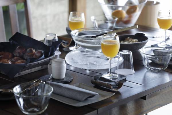 1日1組限定宿泊「MARUYOHOTEL Semba」開業! 現代アートと古美術、工芸の融合する古くて新しい宿