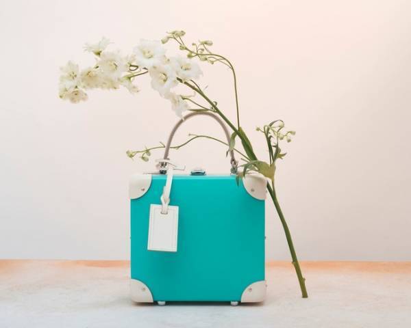 グローブ・トロッターの多彩なミニトランクに7つの限定カラーがラインアップ