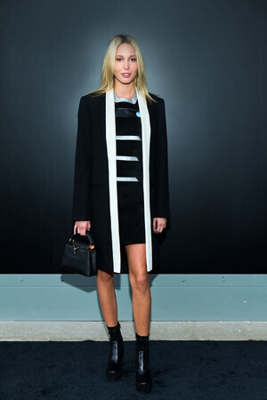 ルイ・ヴィトン 2021年春夏 ウィメンズ・コレクションに駆け付けた豪華ゲストを一挙公開! そのファッションにも注目