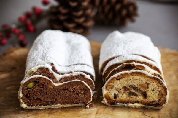 渋谷のパティスリー ミーガン バー&パティスリー人気のチーズケーキが雪景色をイメージしたクリスマスケーキに