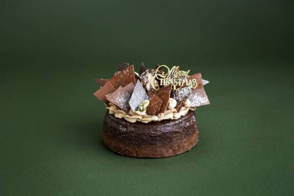 渋谷のパティスリー ミーガン バー&amp;パティスリー人気のチーズケーキが雪景色をイメージしたクリスマスケーキに