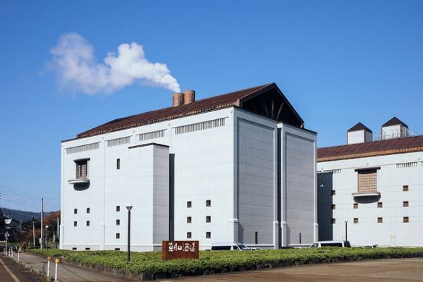 新潟・朝日酒造の日本酒「久保田」から高知県産の本柚子を使用したブランド初のリキュールが登場