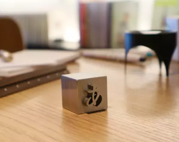 世界に誇る燕三条の金属加工技術で生み出された1000分の3mmの精度で作る「マジックメタルキューブ」