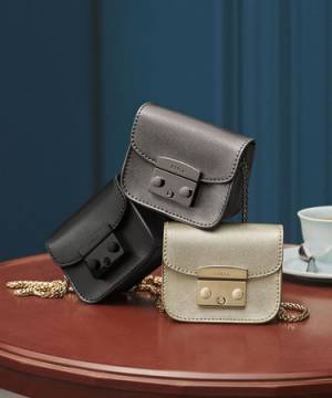 フルラのアイコンバッグ「メトロポリス」におもちゃのようにかわいい小さなバッグが登場