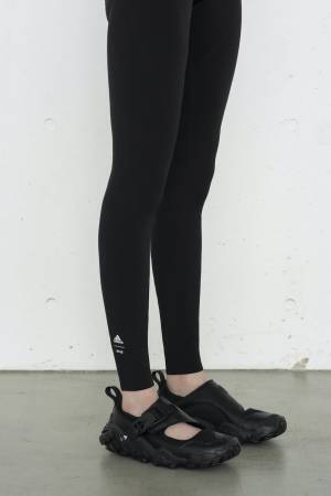 アディダス×HYKE、2020年秋冬コレクションは11月25日発売。アップデートされたアーカイブモデルも