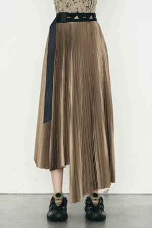 アディダス×HYKE、2020年秋冬コレクションは11月25日発売。アップデートされたアーカイブモデルも