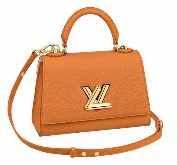 トリヨンレザー仕立てのしなやかなシェイプ。ルイ・ヴィトンから新作バッグ「ツイスト・ワンハンドル」が登場