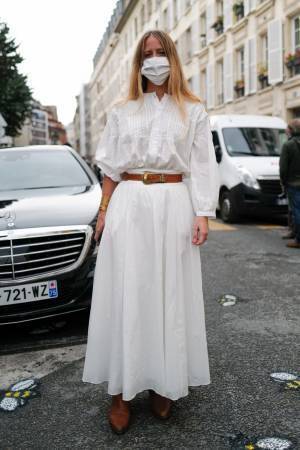 足元はロングブーツ一択! 「肌を見せない」スタイリングがキーワード【パリスナップ】