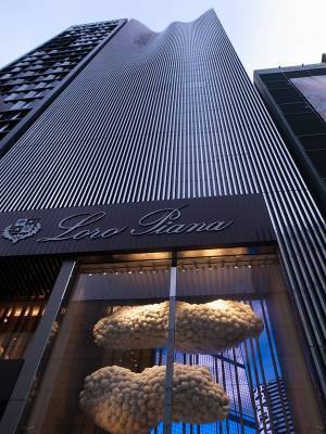 ロロ・ピアーナ銀座の新旗艦店でデジタルアートとのコラボ作品が限定公開