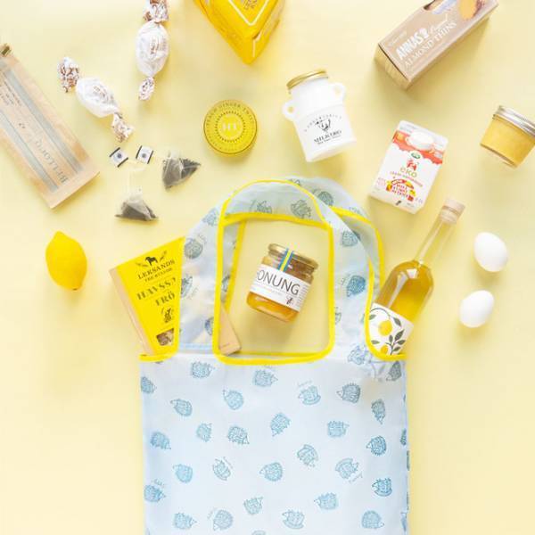 人気の高いはりねずみを前面にプリント。北欧の陶芸作家リサ・ラーソンの新作エコバックが発売