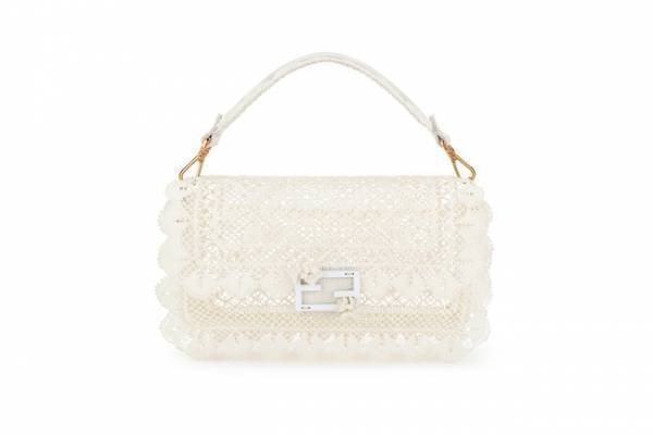 フェンディがアイコニックな「バゲット」バッグを通して称えるイタリアのクラフツマンシップ