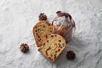 こぼれ落ちそうなほどベリー類をふんだんに。コンラッド東京のクリスマスケーキ