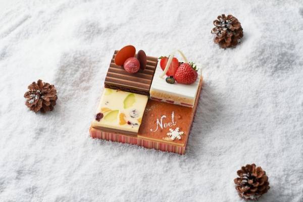 こぼれ落ちそうなほどベリー類をふんだんに。コンラッド東京のクリスマスケーキ