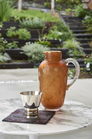 フランスのアンティークと漆が伊勢丹でコラボ。パブリックアートの仕掛け人が提案するティータイムの楽しみ方