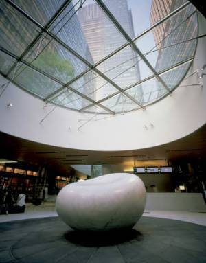 フランスのアンティークと漆が伊勢丹でコラボ。パブリックアートの仕掛け人が提案するティータイムの楽しみ方