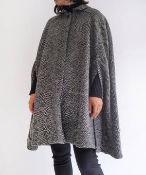 デ・プレが1909年創業の英国老舗ブランド「CORBY'S」とコラボ。今シーズンマストハブのアウターが登場