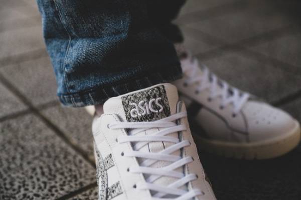 パイソン柄が一層高級感を漂わせる仕上がりに。atmosがカラー提案したASICS SportStyle GEL-PTG登場