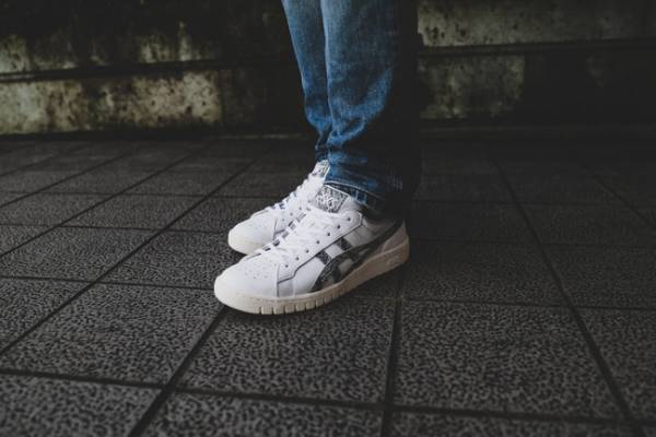 パイソン柄が一層高級感を漂わせる仕上がりに。atmosがカラー提案したASICS SportStyle GEL-PTG登場