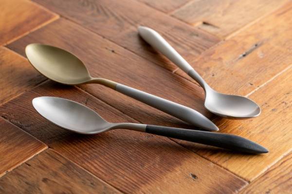 日々の暮らしで楽しむ芸術。イタリアのホームウエアブランド「ブガッティ」のカトラリーが日本デビュー