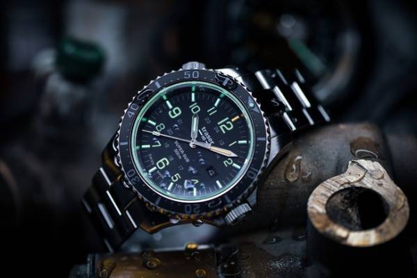 スイスのミリタリーウォッチブランド「トレーサー」からプロダイバー仕様のスペシャルモデルが登場