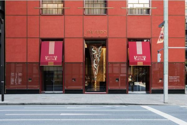 苺を約50個相当使用したケーキも。資生堂パーラー 銀座本店ショップ限定のクリスマスケーキ