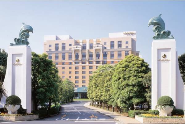 ご自宅のテーブルを華やかに彩るホテルオークラ東京ベイのクリスマスケーキ