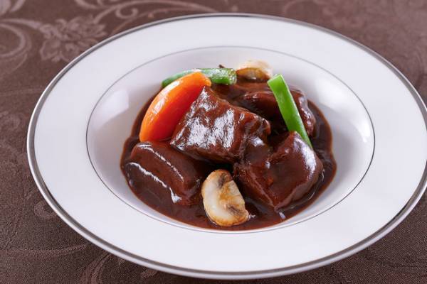 ご自宅のテーブルを華やかに彩るホテルオークラ東京ベイのクリスマスケーキ