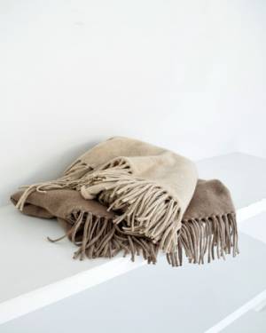 ギャルリー・ヴィーでカシミヤ素材を中心にアイテムを提案する「タニラグ」の期間限定ショップを展開