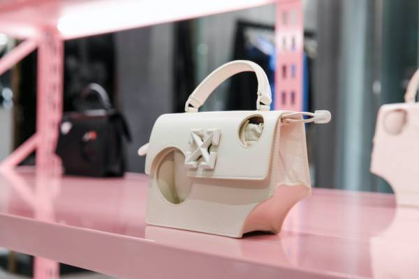 オフ-ホワイト、ウィメンズコレクションのみを扱うショップが新宿伊勢丹にオープン!