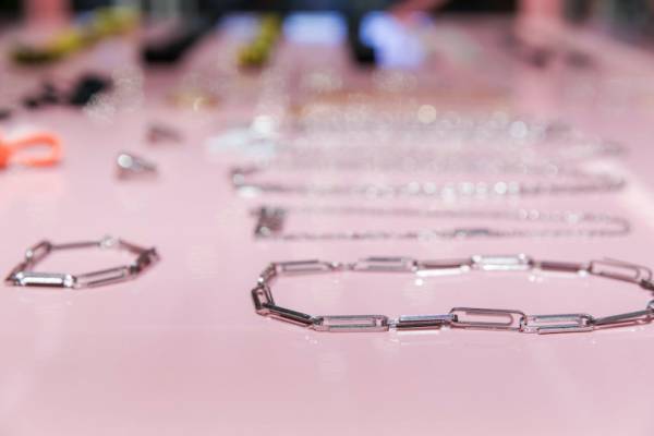 オフ-ホワイト、ウィメンズコレクションのみを扱うショップが新宿伊勢丹にオープン!