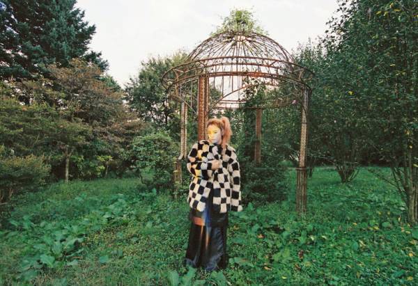 Charaがメゾンスペシャルの2020ウインタールックに登場! 撮影はTakako Noel、コラボアイテムの発売も