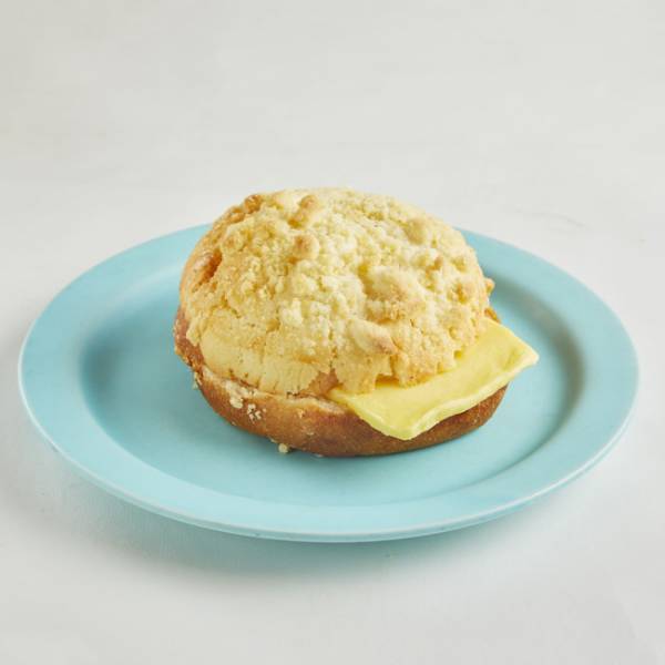 食べられるのは大阪だけ! 焼きたて台湾メロンパンに生クリームをたっぷり入れた「milkの生クリームメロンパン」