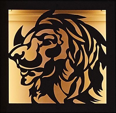 銀座の街がクリスマスイルミネーションで彩られる。銀座三越の「銀座シャンデリア」も点灯