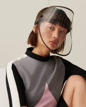 ルイ・ヴィトンからモノグラムのフェイスシールドが登場