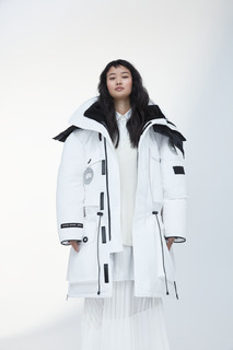 カナダグース と junn.jがコラボ! 新色ホワイトが登場