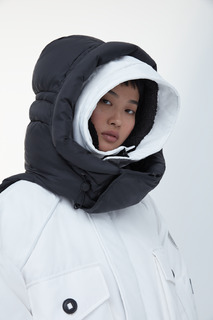 カナダグース と junn.jがコラボ! 新色ホワイトが登場