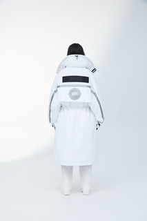 カナダグース と junn.jがコラボ! 新色ホワイトが登場