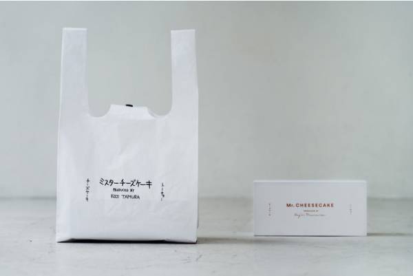 Mr. CHEESECAKEが現代美術作家・加賀美健氏と共同で制作したオリジナルショッパーが登場