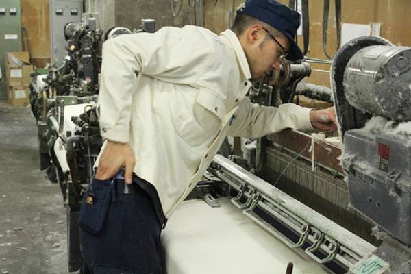 老舗帆布工場が帆布職人に向けて作ったプロ仕様の逸品。「クラフトマンワークシャツ」が発売