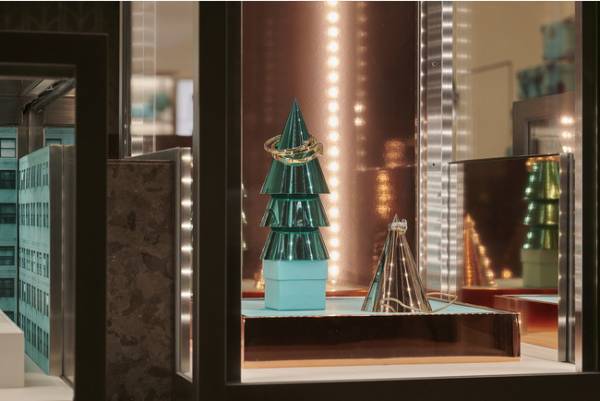 現代的でラグジュアリーなティファニースタイルのホリデーを体現。「Tiffany Holiday Favorites」全国でスタート