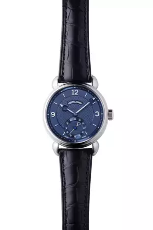 手作業で美しく仕上げられた文字盤と針。スイス時計ブランド「ヴティライネン」