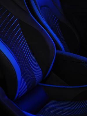 新型マセラッティMC20の内装はメイド・イン・イタリアの最高品質を誇るマテリアル「アルカンターラ」を採用