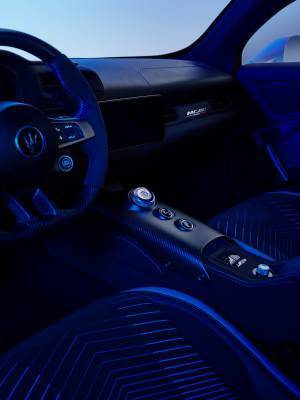 新型マセラッティMC20の内装はメイド・イン・イタリアの最高品質を誇るマテリアル「アルカンターラ」を採用