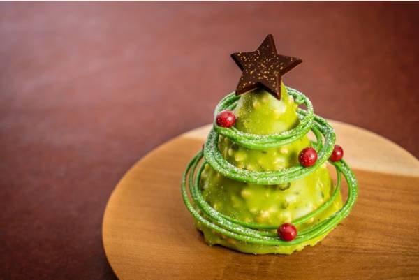 チョコレートで作った星の輝きが印象的。神戸・カファレルのクリスマスケーキコレクション